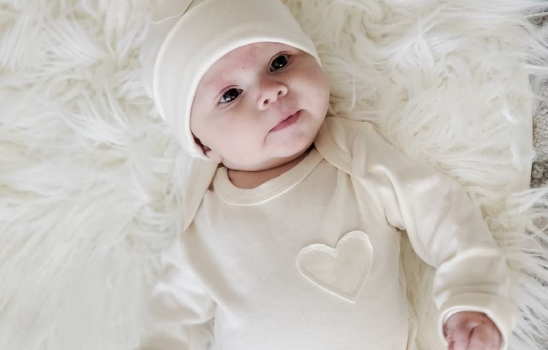 Safe and hypoallergenic baby clothes - non-bleached and non-dyed